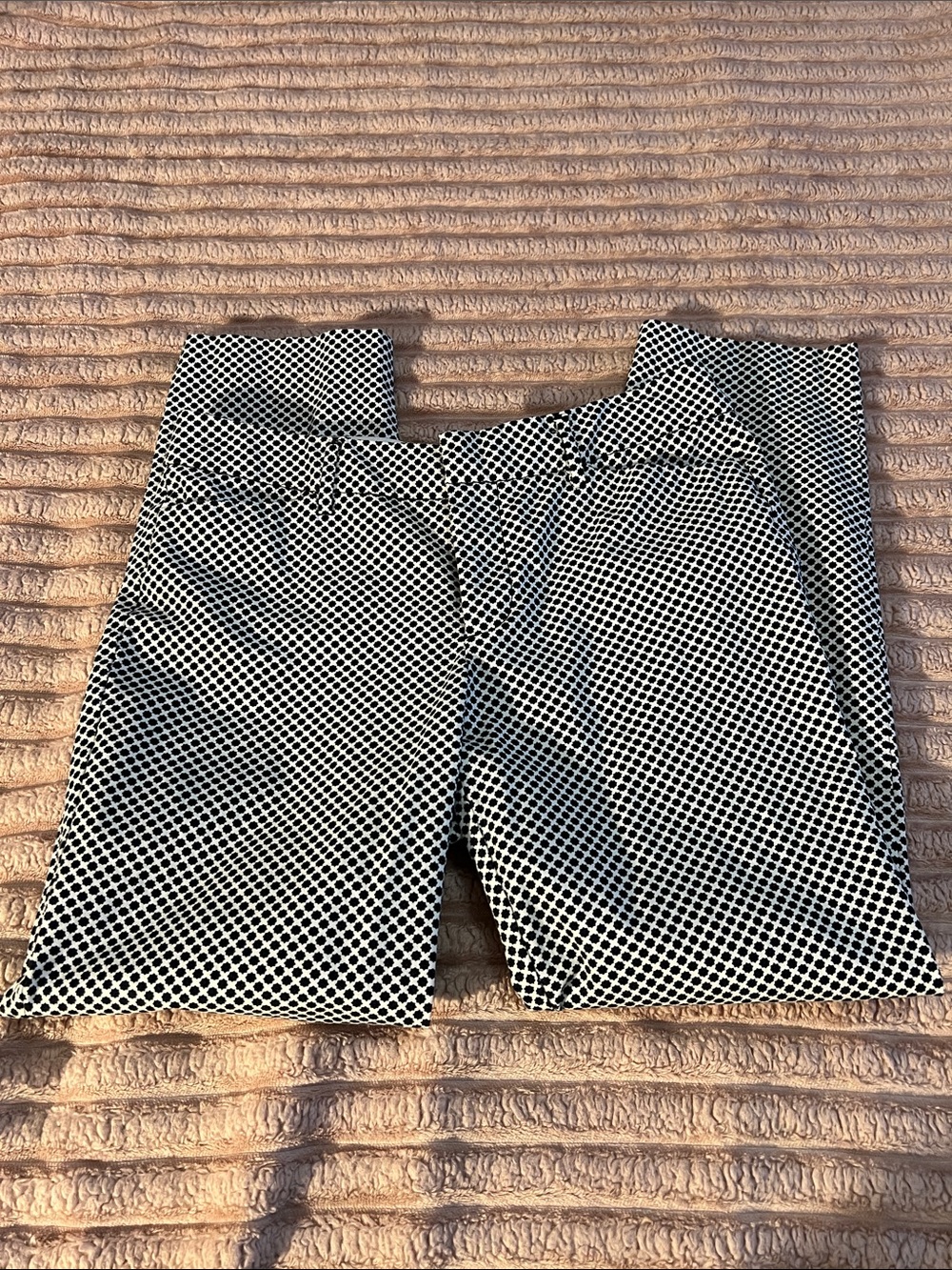 Black and White Geometric Stylus Women's Patterned Pants Size 8